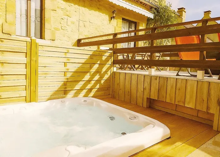 6p With Private Jacuzzi & Terrace On Domain Vakantiehuis *